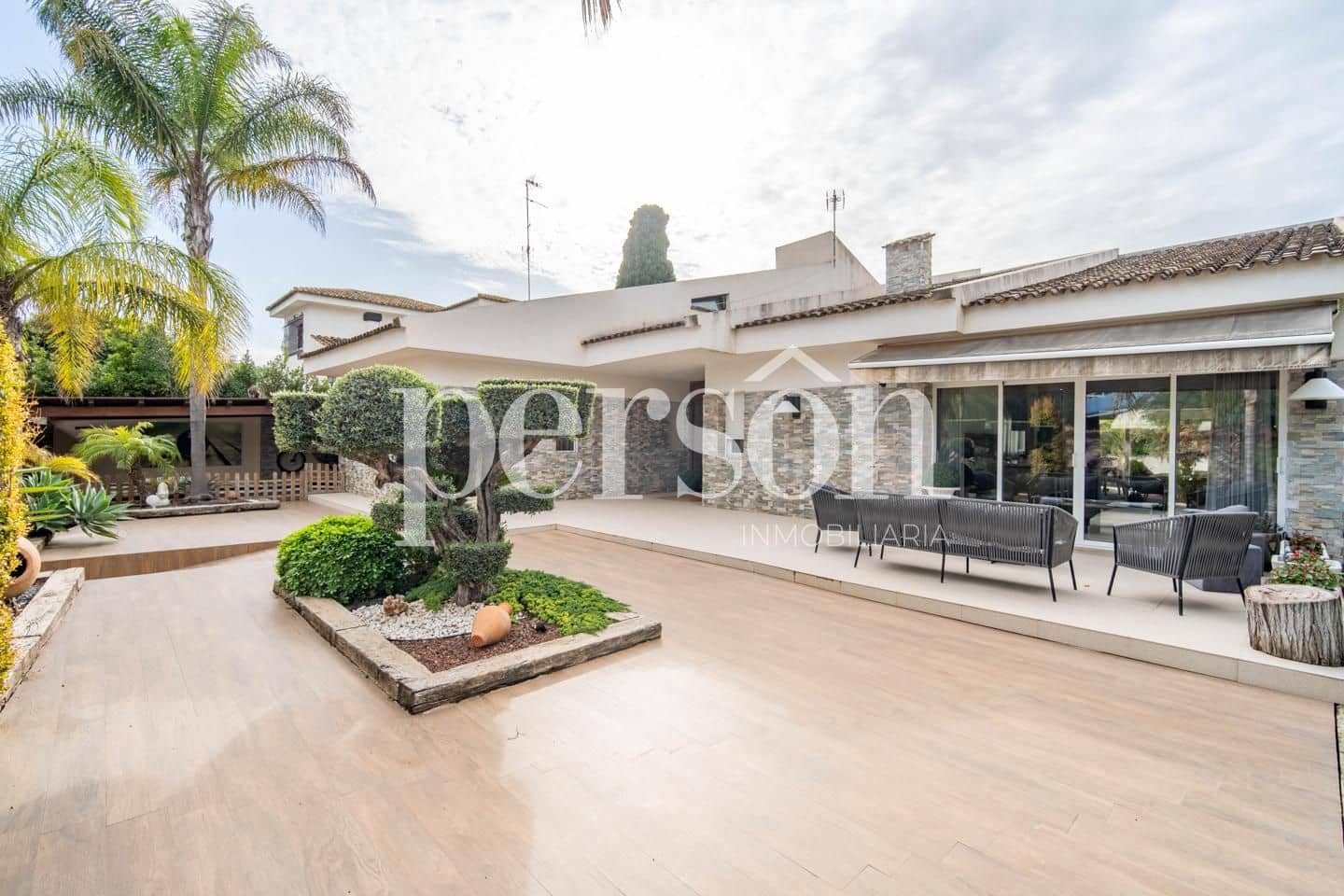 Chalet de 4 habitaciones en Paterna en venta con piscina garaje - 1.750.000 € (Ref: 9467626)