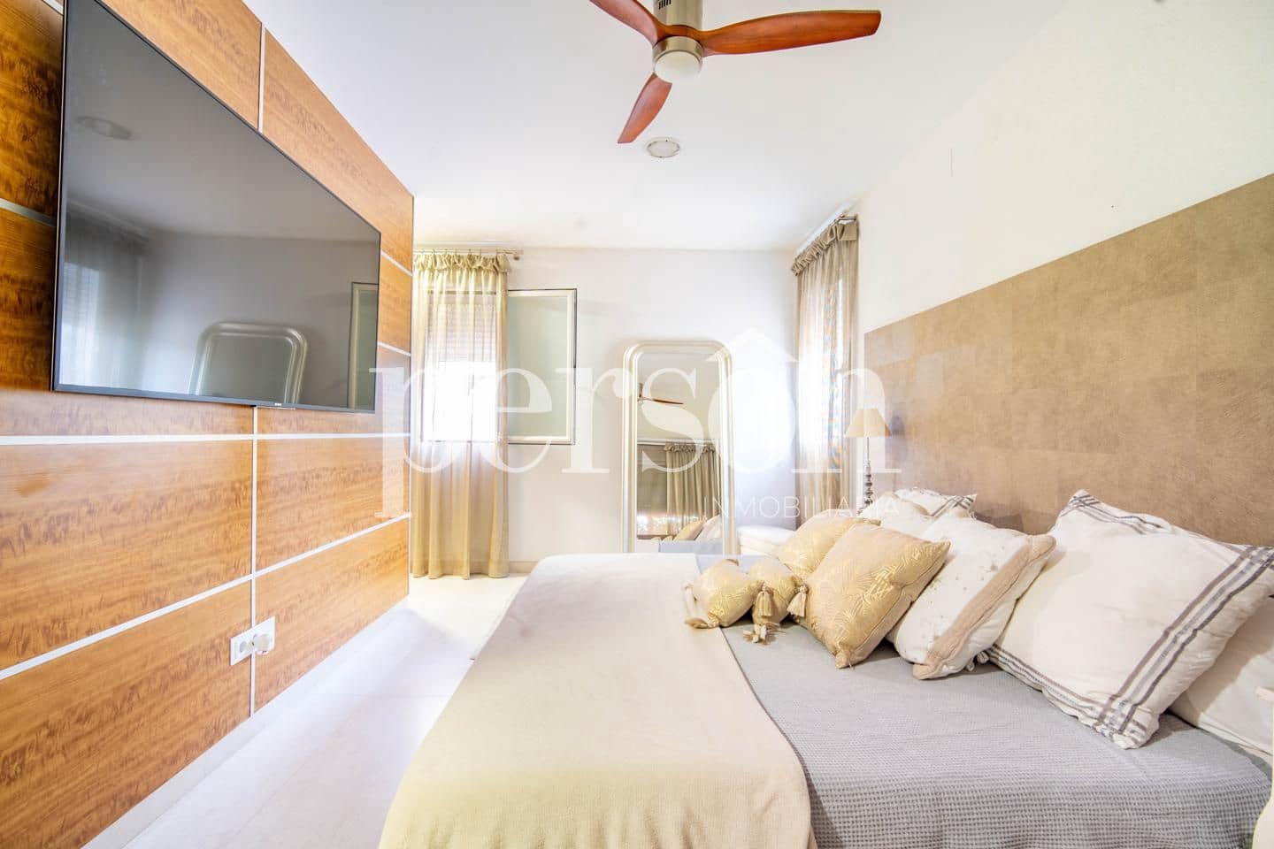 Chalet de 4 habitaciones en Paterna en venta con piscina garaje - 1.750.000 € (Ref: 9467626)