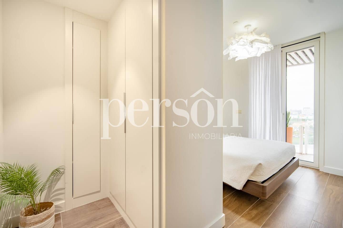 3 bedroom Flat for sale in Valencia city with pool garage - € 730,000 (Ref: 9611884)