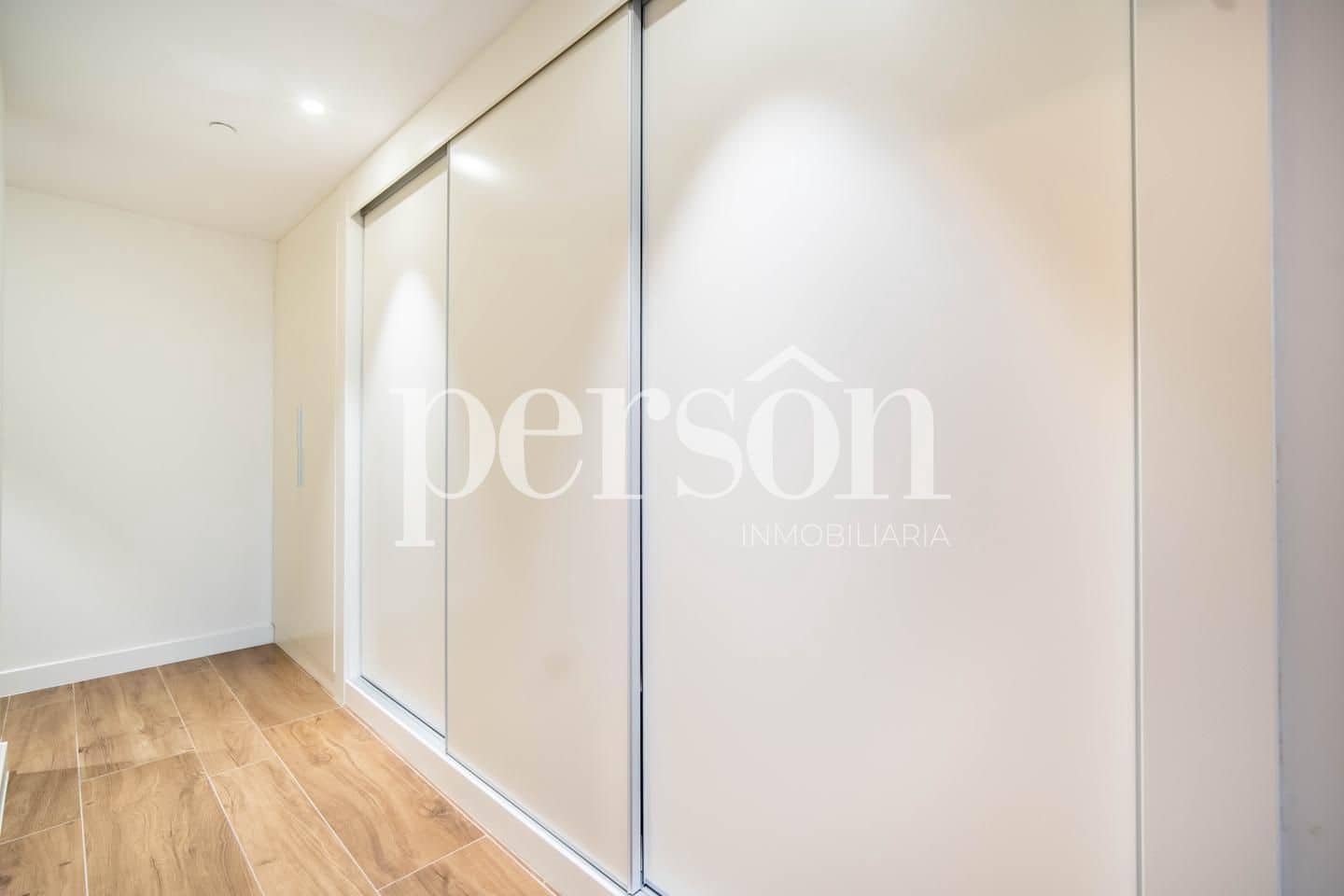 3 bedroom Flat for sale in Valencia city with pool garage - € 730,000 (Ref: 9611884)