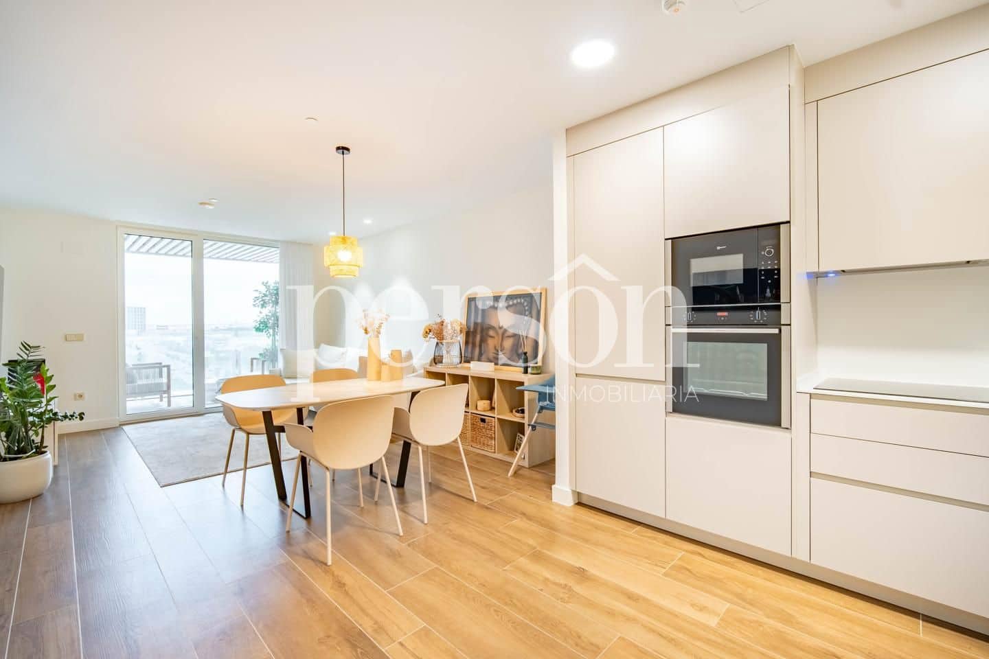 3 bedroom Flat for sale in Valencia city with pool garage - € 730,000 (Ref: 9611884)