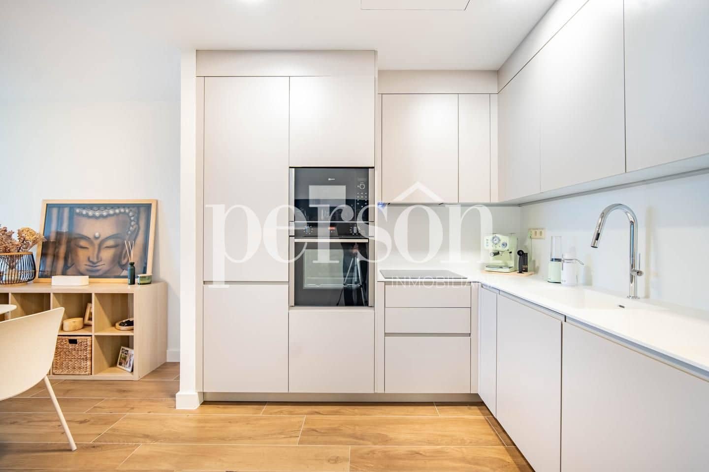 3 bedroom Flat for sale in Valencia city with pool garage - € 730,000 (Ref: 9611884)