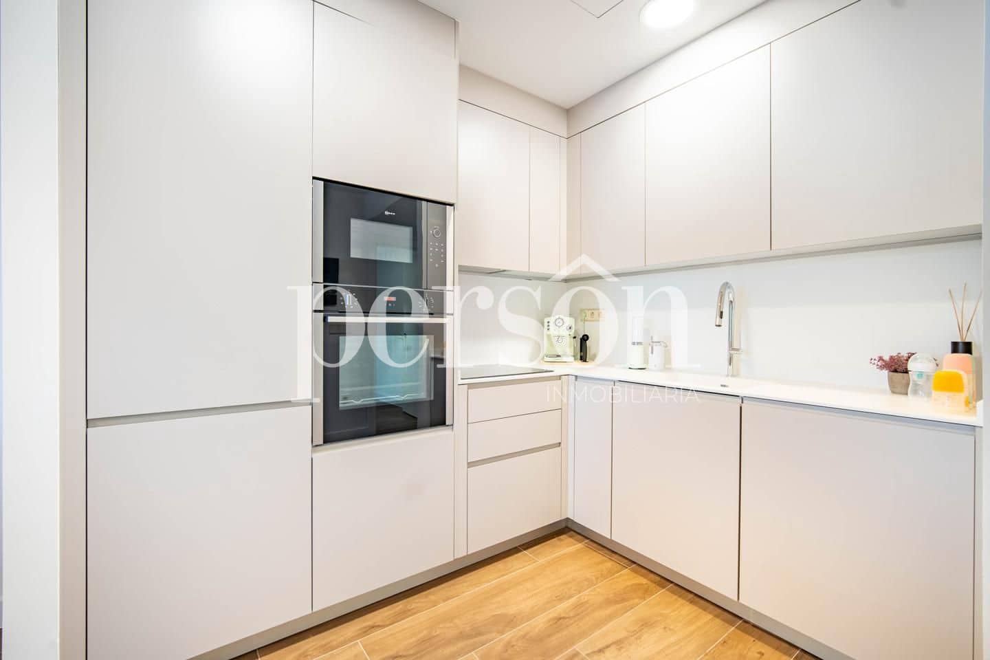 3 bedroom Flat for sale in Valencia city with pool garage - € 730,000 (Ref: 9611884)