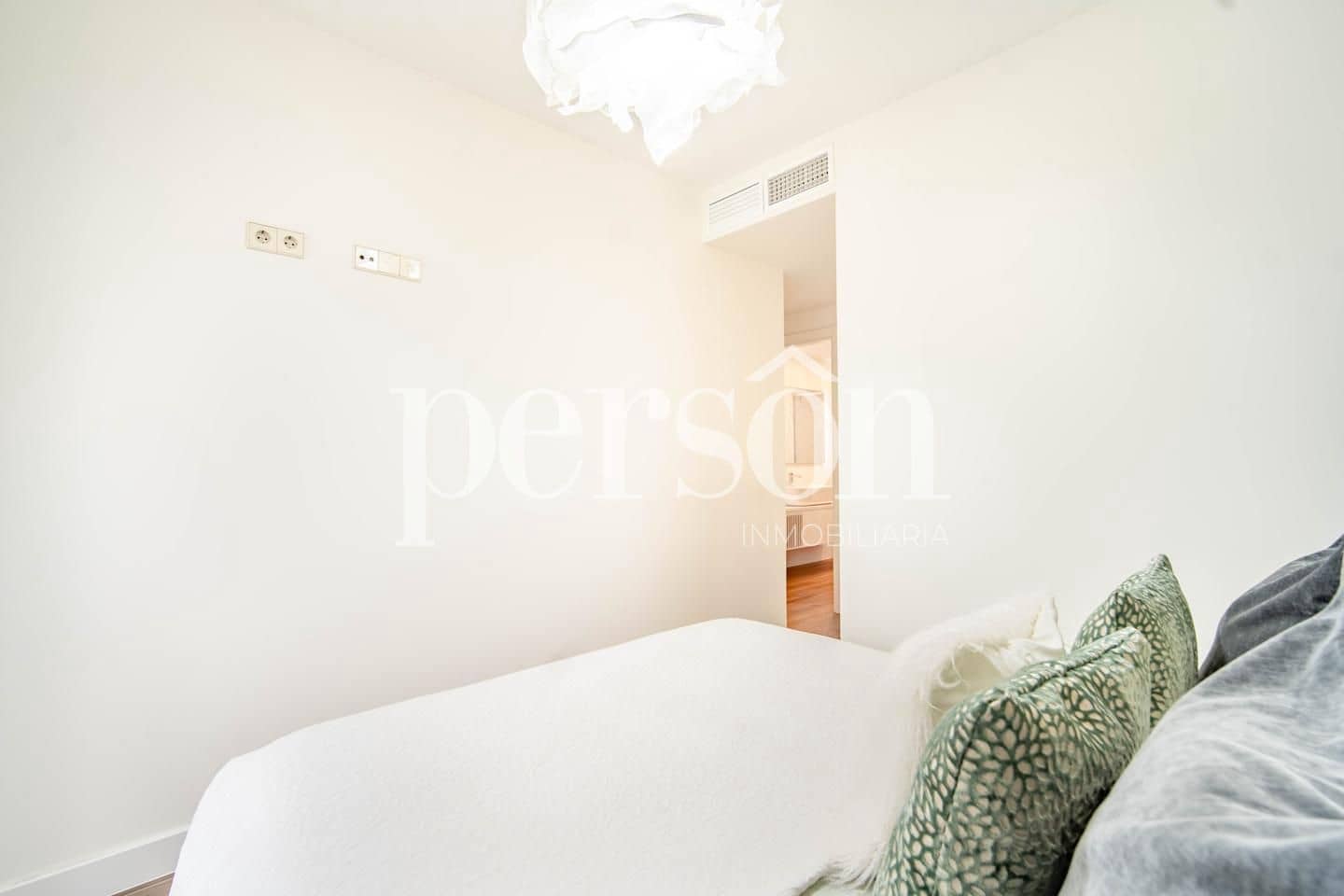 3 bedroom Flat for sale in Valencia city with pool garage - € 730,000 (Ref: 9611884)