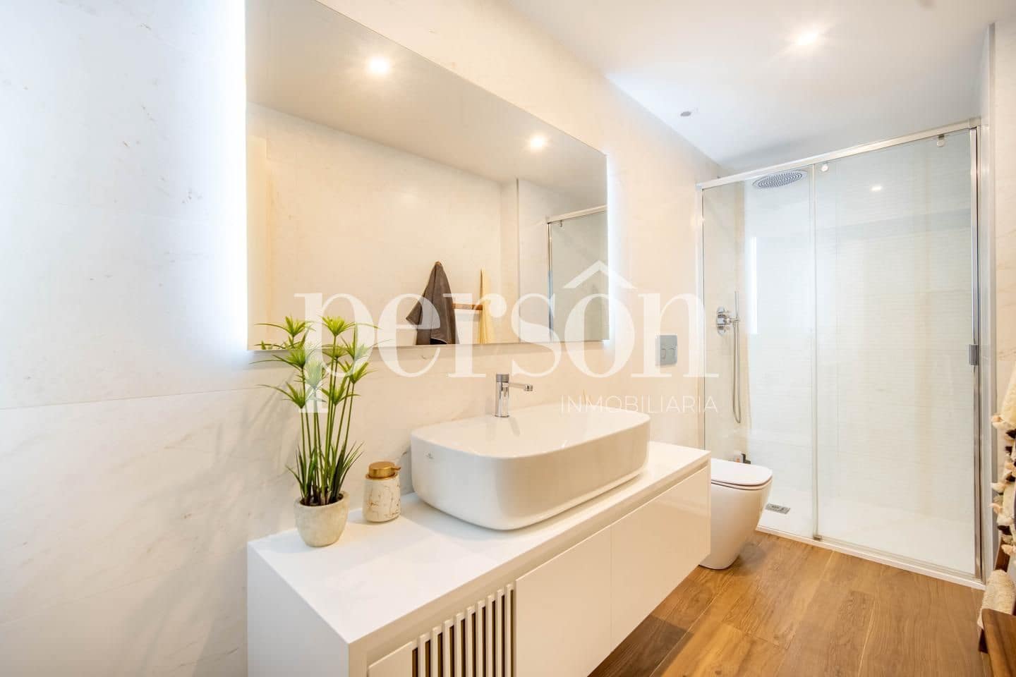 3 bedroom Flat for sale in Valencia city with pool garage - € 730,000 (Ref: 9611884)