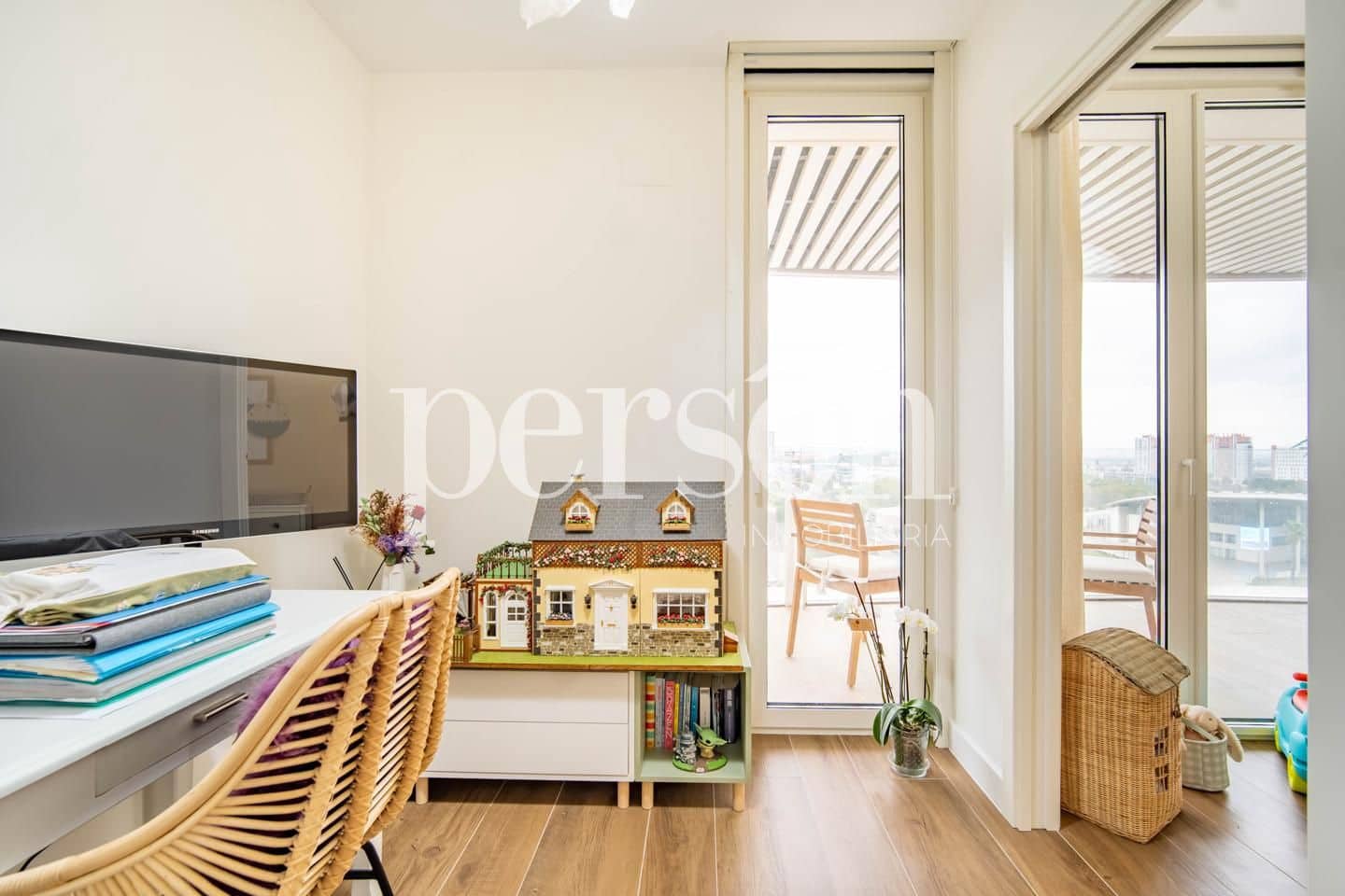 3 bedroom Flat for sale in Valencia city with pool garage - € 730,000 (Ref: 9611884)