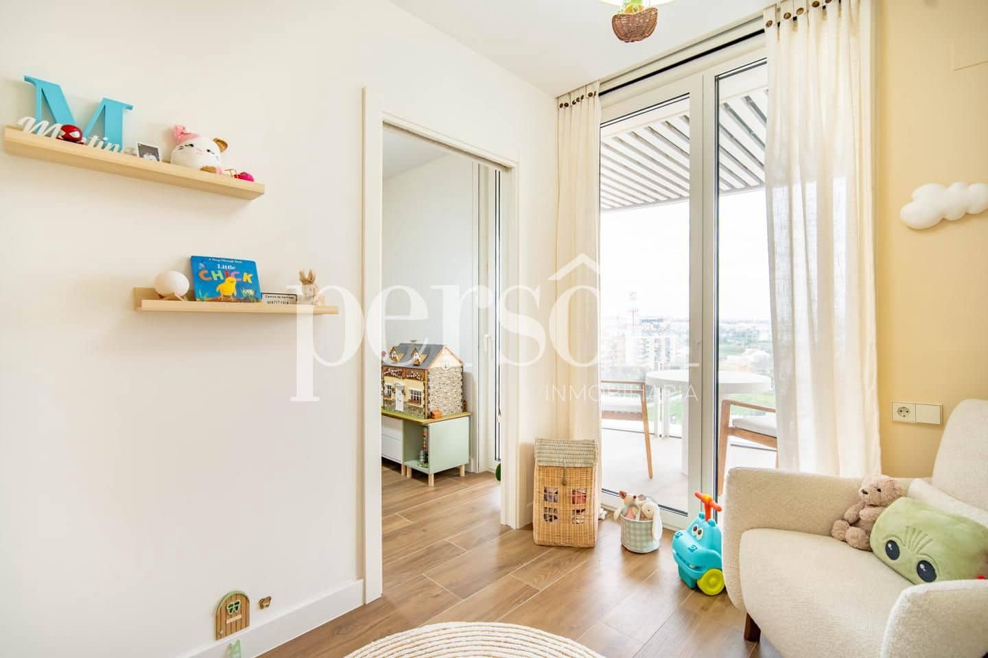 3 bedroom Flat for sale in Valencia city with pool garage - € 730,000 (Ref: 9611884)