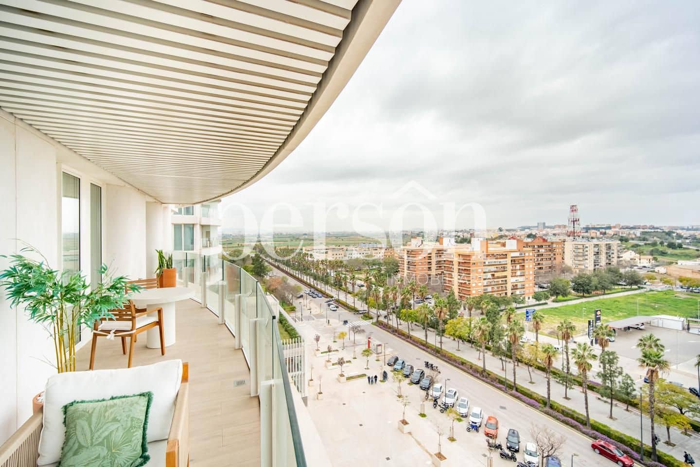 3 bedroom Flat for sale in Valencia city with pool garage - € 730,000 (Ref: 9611884)
