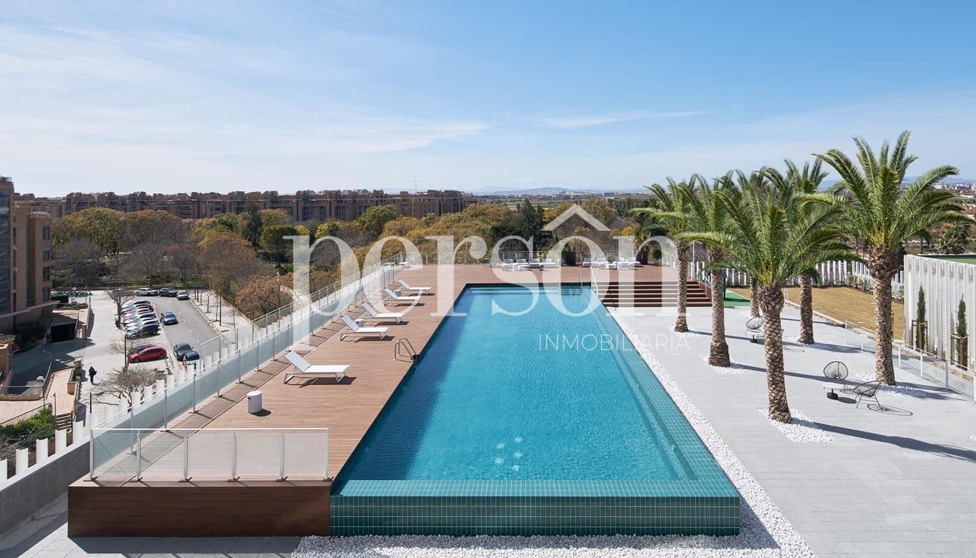 3 bedroom Flat for sale in Valencia city with pool garage - € 730,000 (Ref: 9611884)