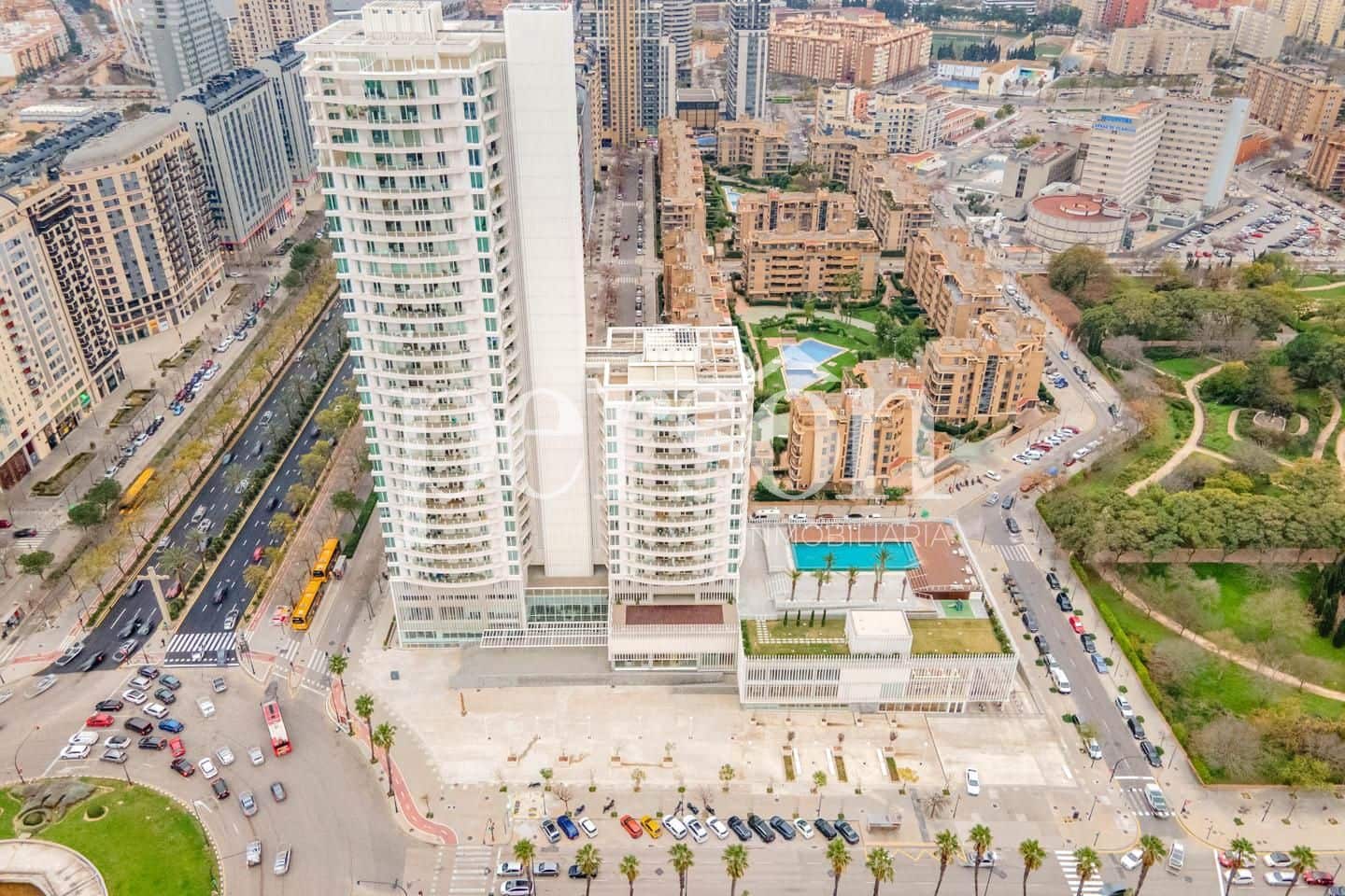 3 bedroom Flat for sale in Valencia city with pool garage - € 730,000 (Ref: 9611884)