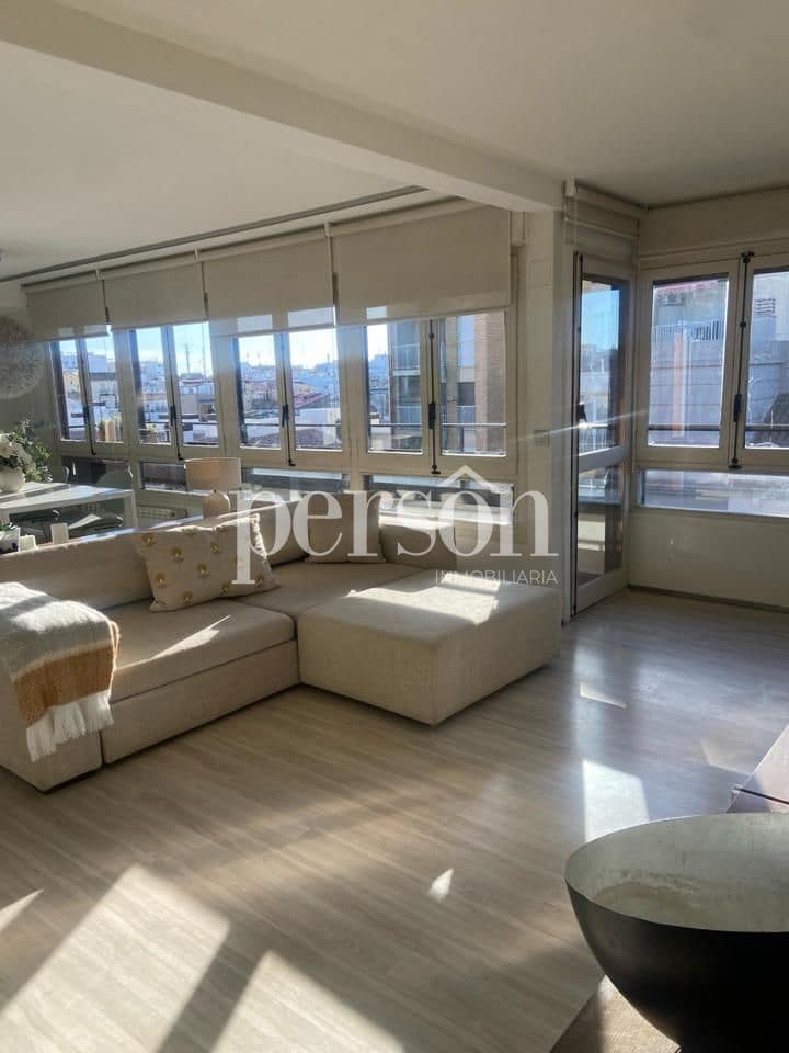 1 quarto Apartamento para arrendar em Valencia cidade com garagem - 2 100 € (Ref: 9819759)
