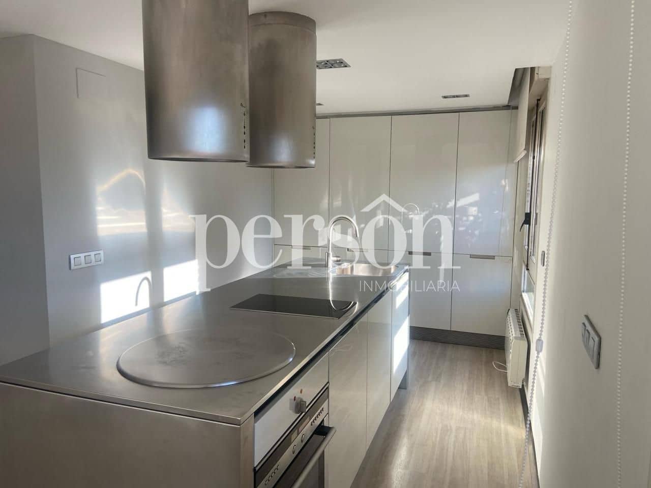 1 quarto Apartamento para arrendar em Valencia cidade com garagem - 2 100 € (Ref: 9819759)