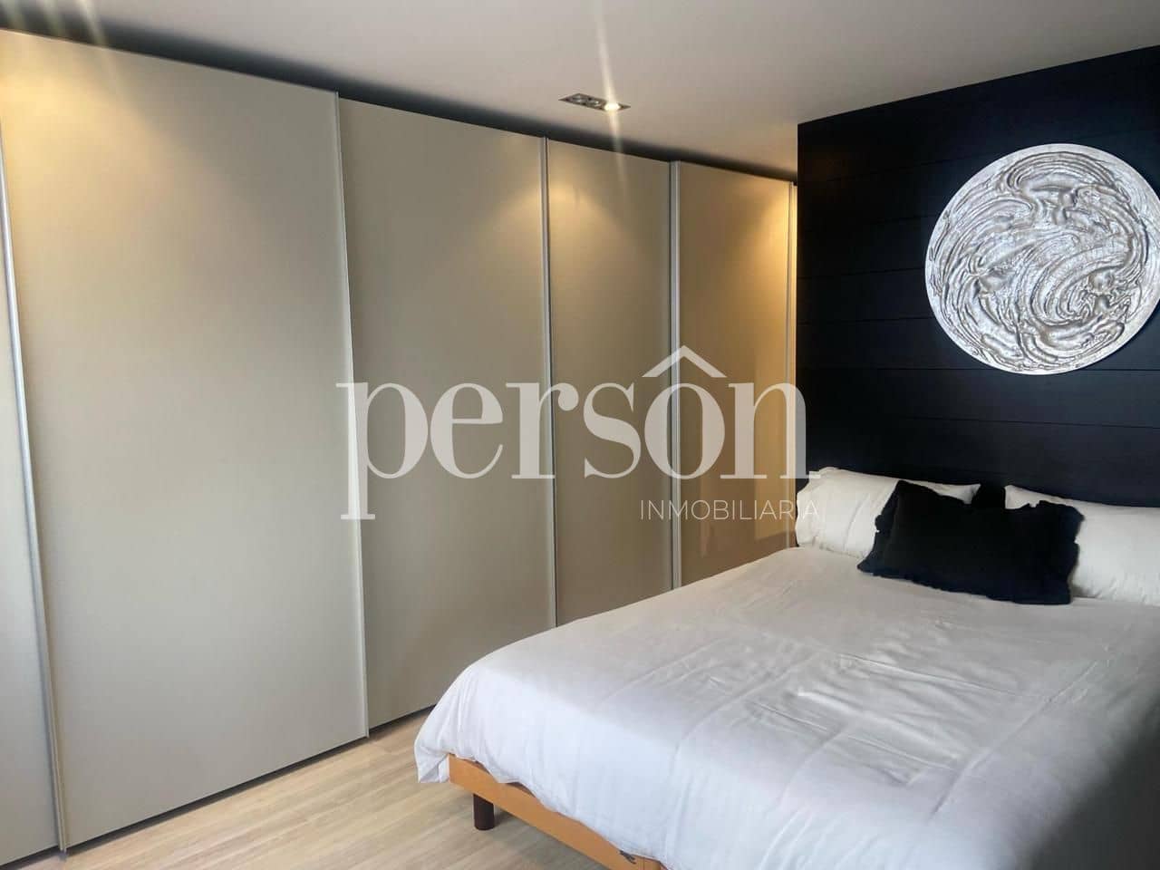 1 quarto Apartamento para arrendar em Valencia cidade com garagem - 2 100 € (Ref: 9819759)