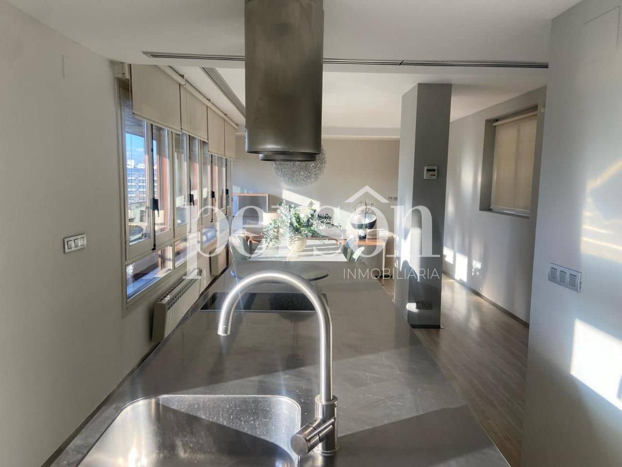 1 quarto Apartamento para arrendar em Valencia cidade com garagem - 2 100 € (Ref: 9819759)