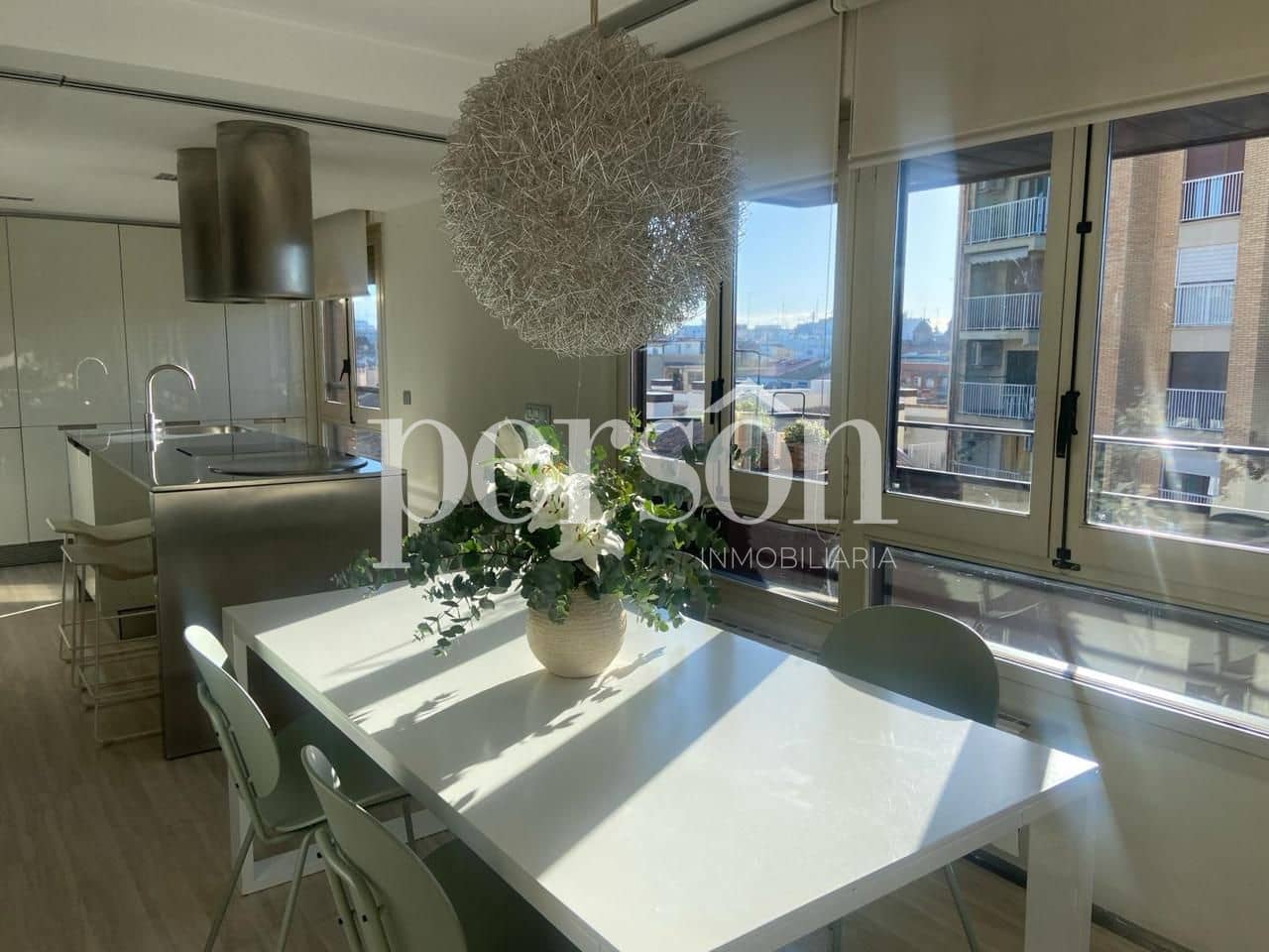 1 quarto Apartamento para arrendar em Valencia cidade com garagem - 2 100 € (Ref: 9819759)