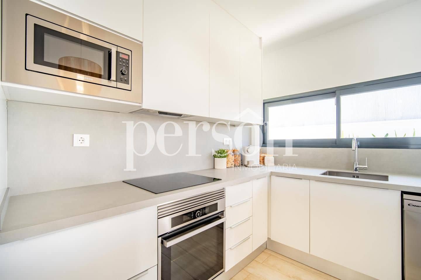 4 bedroom Villa for sale in La Pobla de Vallbona with pool - € 560,000 (Ref: 9838392)