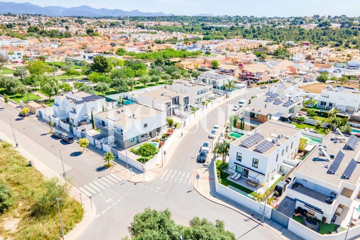 4 bedroom Villa for sale in La Pobla de Vallbona with pool - € 560,000 (Ref: 9838392)
