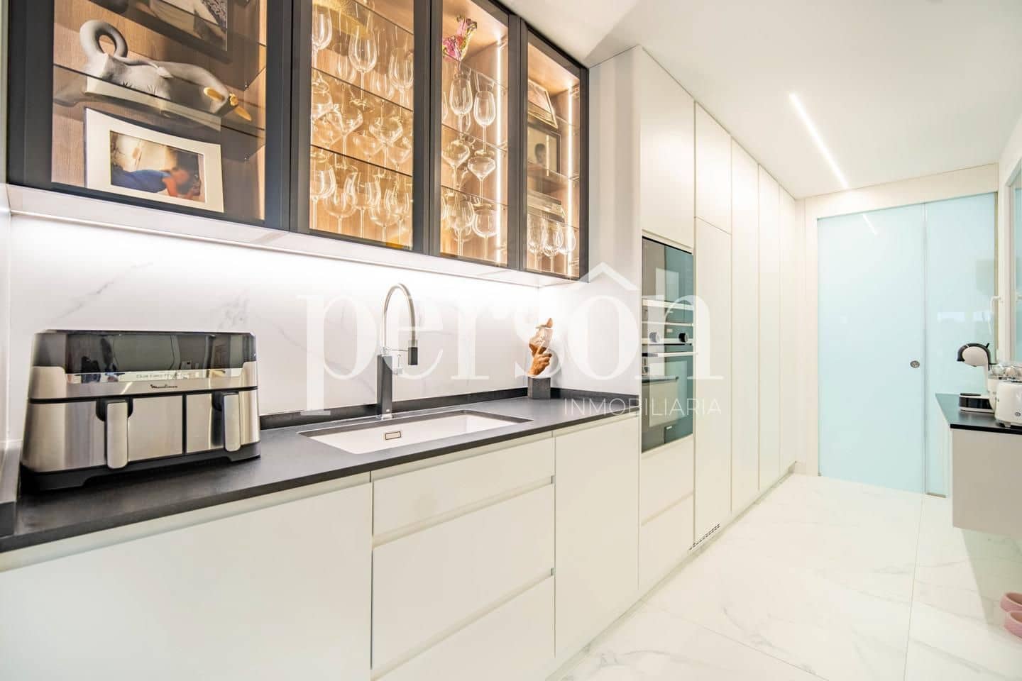 4 bedroom Flat for sale in Valencia city - € 930,000 (Ref: 9844204)