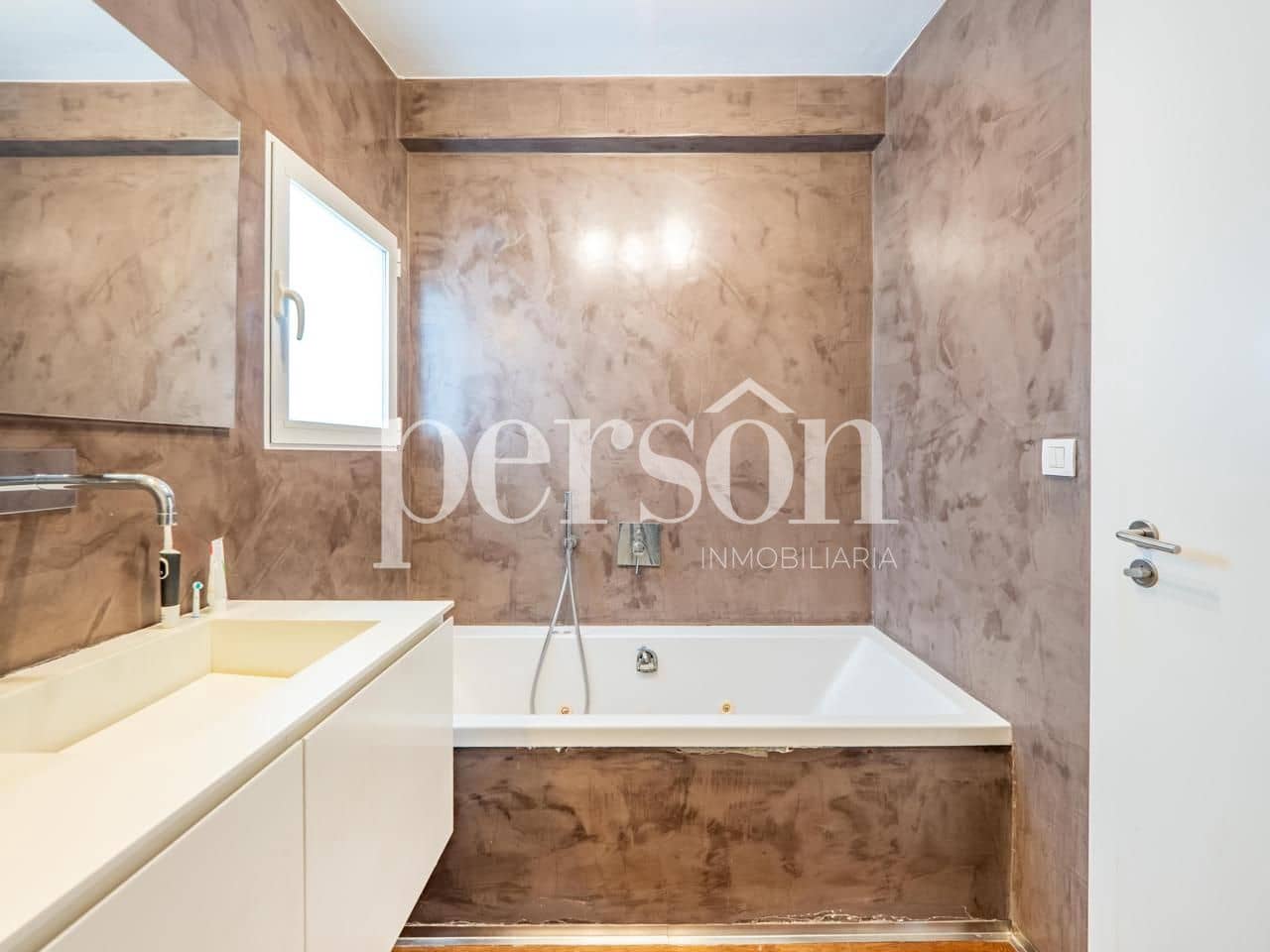 3 bedroom Flat for sale in Valencia city - € 1,200,000 (Ref: 9854399)