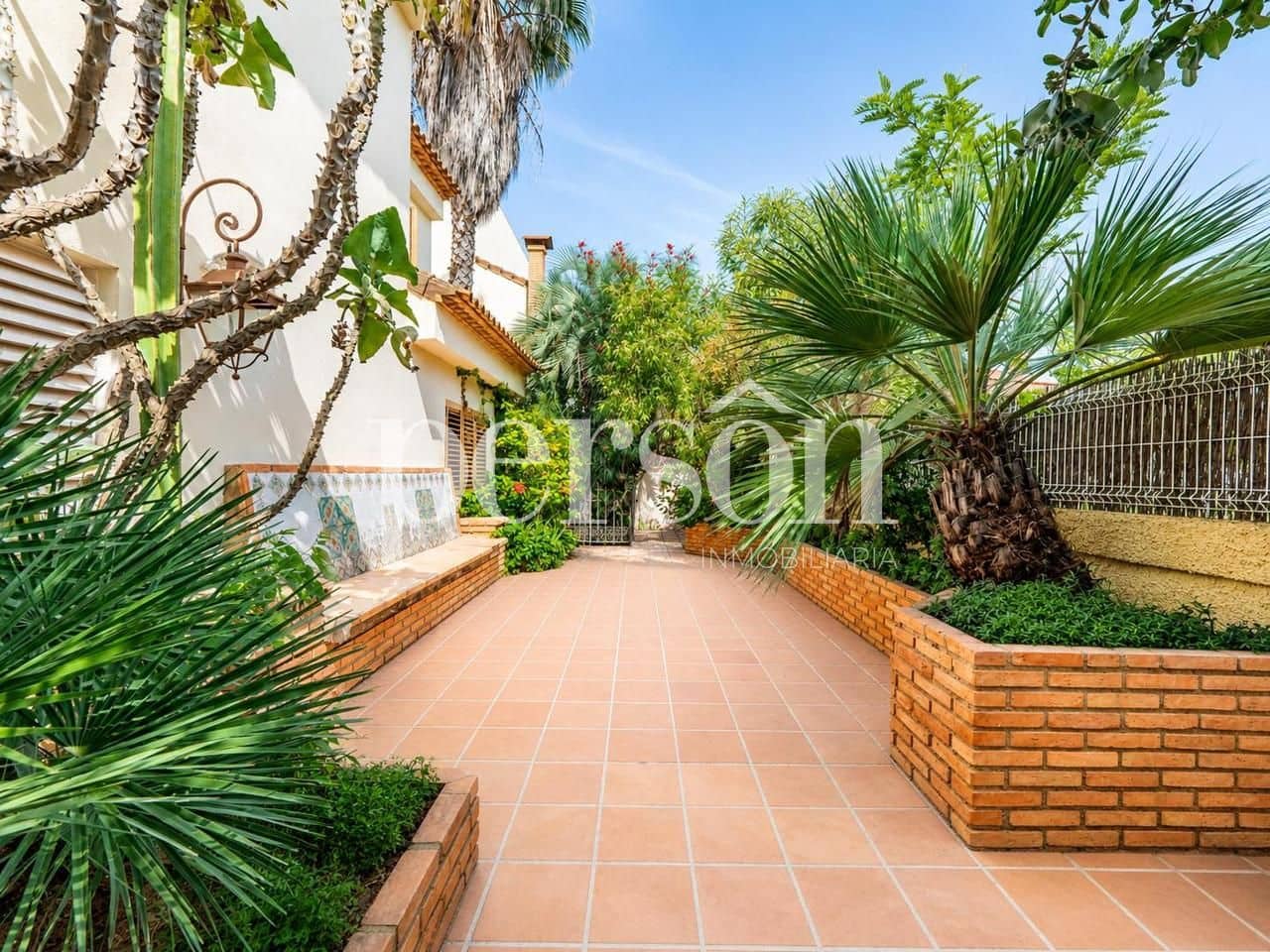 5 slaapkamer Villa te koop in Rocafort met zwembad garage - € 995.000 (Ref: 9882421)