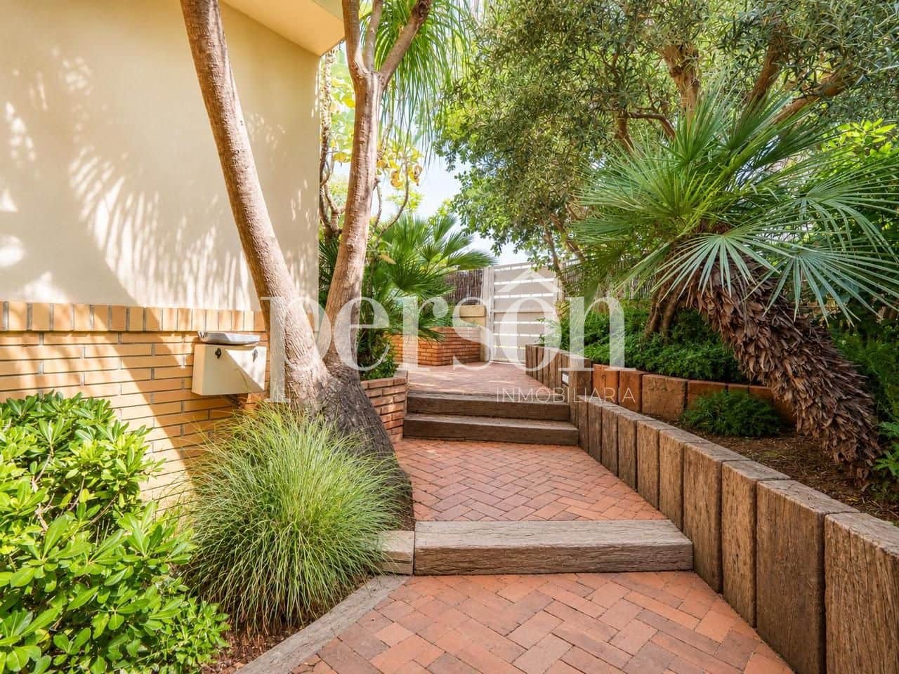 5 slaapkamer Villa te koop in Rocafort met zwembad garage - € 995.000 (Ref: 9882421)