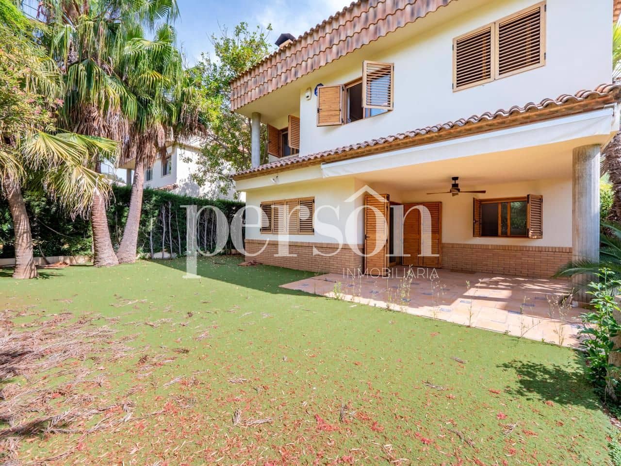 5 slaapkamer Villa te koop in Rocafort met zwembad garage - € 995.000 (Ref: 9882421)