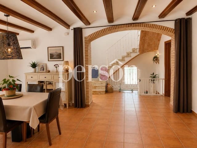 4 bedroom Villa for sale in Bétera with pool garage - € 1,500,000 (Ref: 9895363)