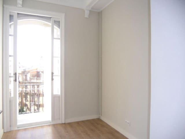 4 makuuhuone Asunto vuokrattavana paikassa La Gran Via, Valencia kaupunki - 3 000 € (Ref: 10044211)