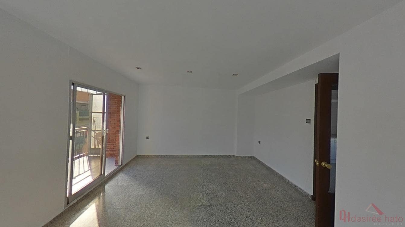 Piso de 3 habitaciones en València ciudad en venta - 199.000 € (Ref: 10075593)
