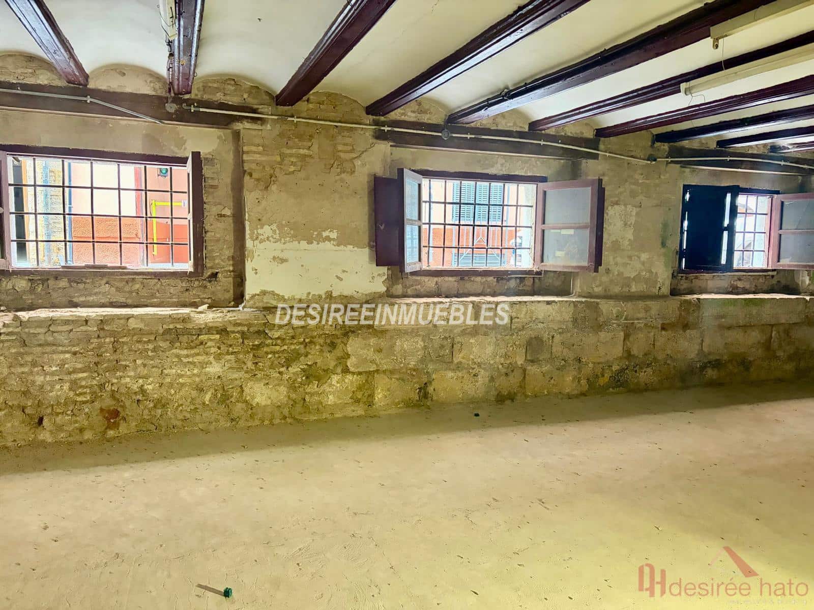 Local Comercial de 1 habitación en València ciudad en venta - 450.000 € (Ref: 10121000)