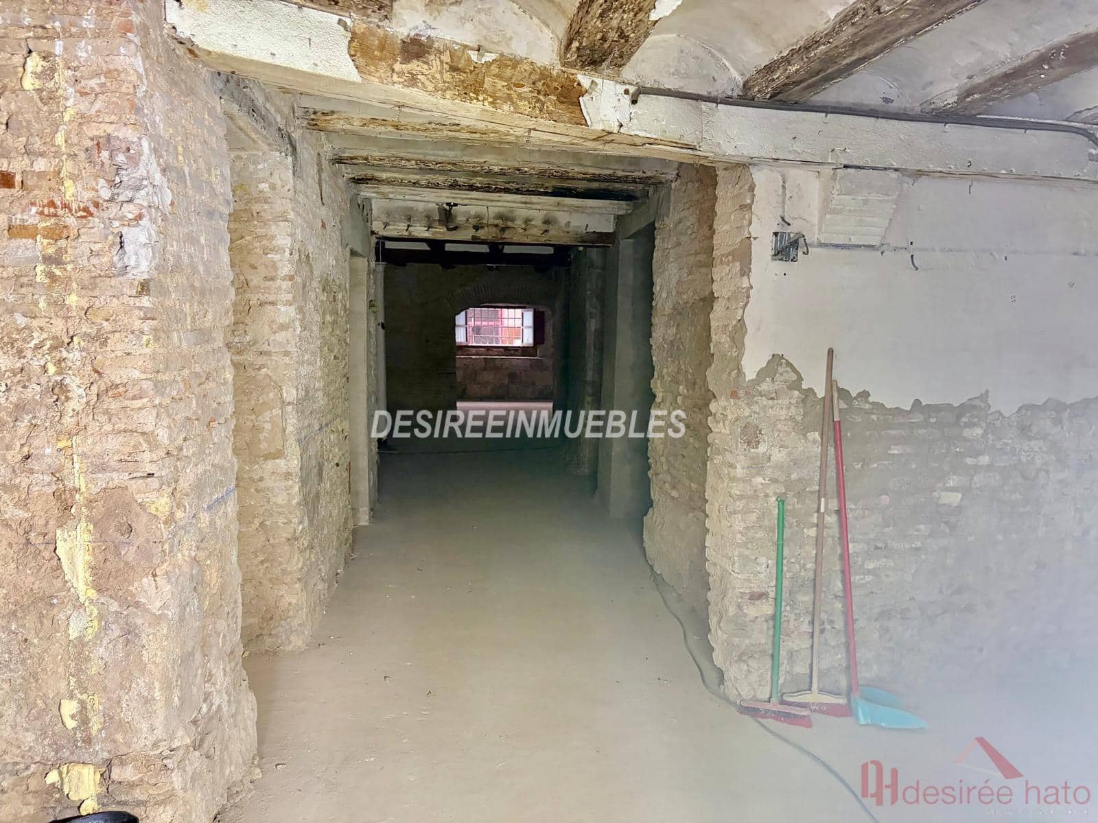 Local Comercial de 1 habitación en València ciudad en venta - 450.000 € (Ref: 10121000)