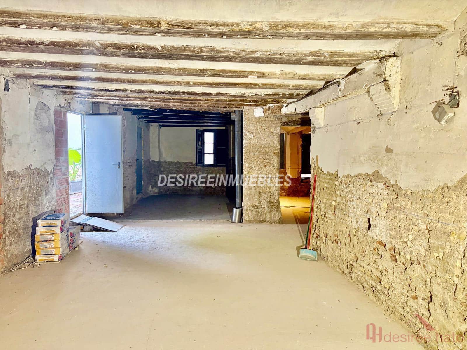 Local Comercial de 1 habitación en València ciudad en venta - 450.000 € (Ref: 10121000)