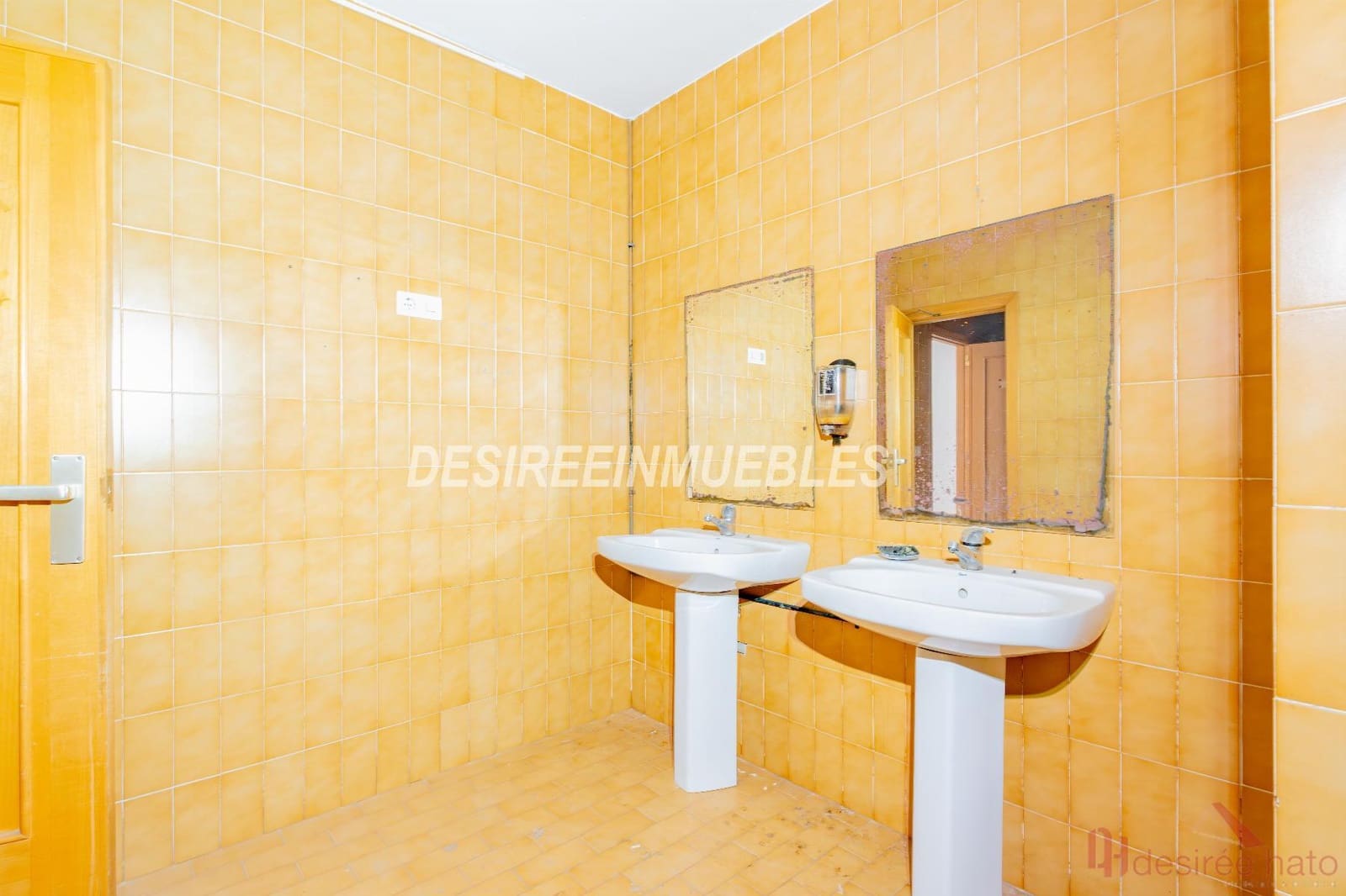 1 bedroom Commercial for sale in Moncada - € 543,000 (Ref: 10160655)