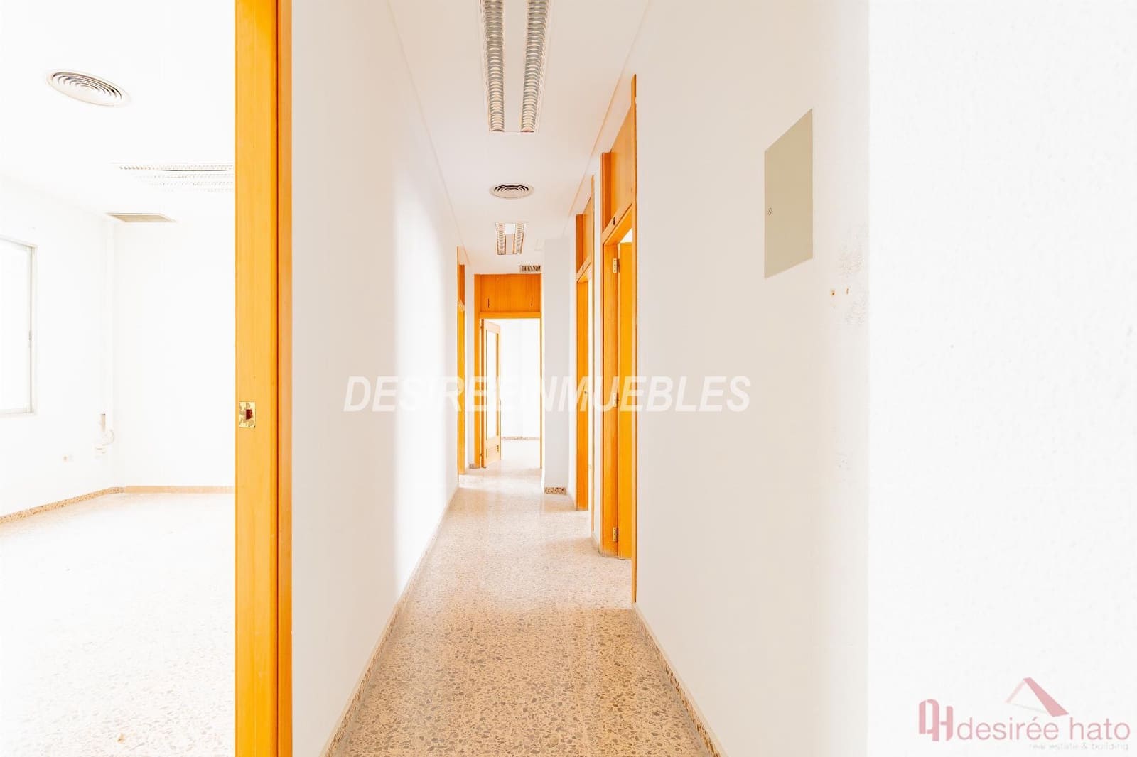 1 bedroom Commercial for sale in Moncada - € 543,000 (Ref: 10160655)
