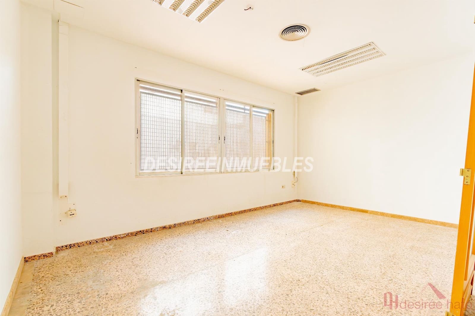 1 bedroom Commercial for sale in Moncada - € 543,000 (Ref: 10160655)