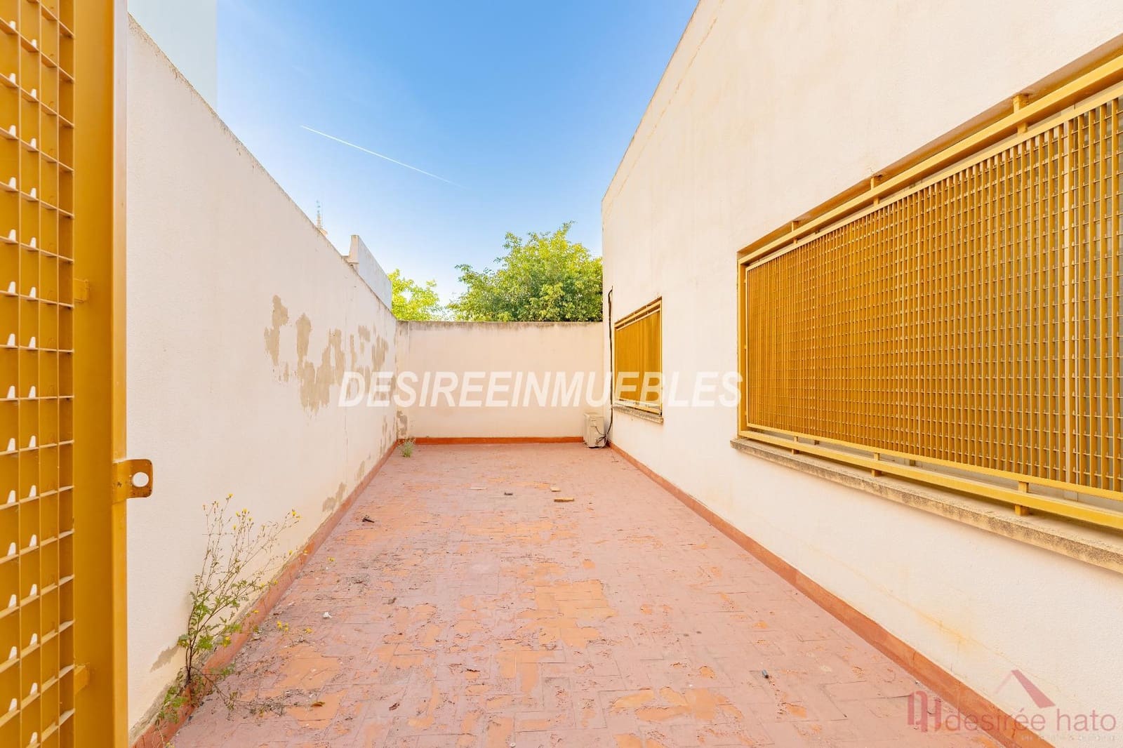 1 bedroom Commercial for sale in Moncada - € 543,000 (Ref: 10160655)