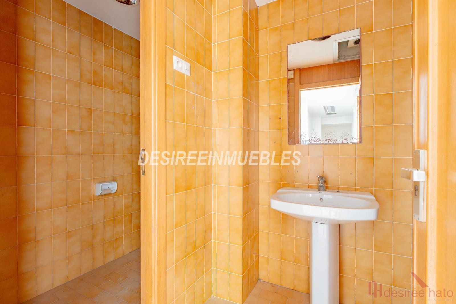 1 bedroom Commercial for sale in Moncada - € 543,000 (Ref: 10160655)