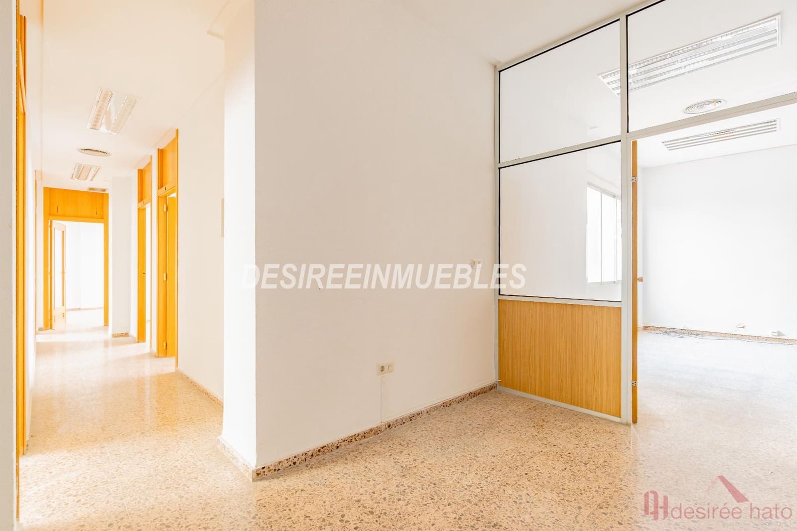 1 bedroom Commercial for sale in Moncada - € 543,000 (Ref: 10160655)