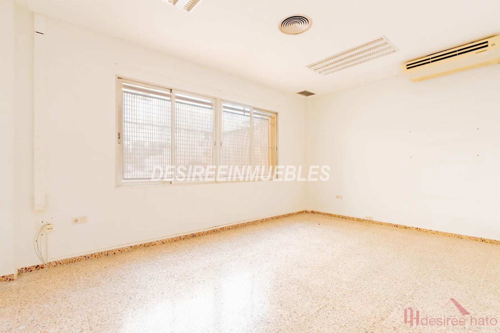 1 bedroom Commercial for sale in Moncada - € 543,000 (Ref: 10160655)