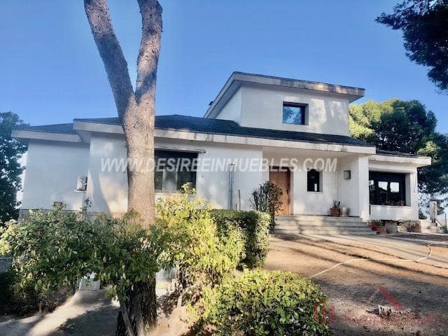 5 soveværelse Villa til salg i Chiva med swimmingpool garage - € 940.000 (Ref: 7568926)