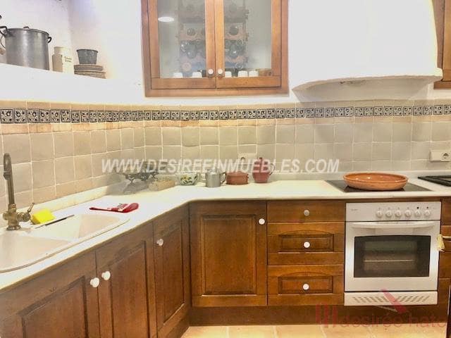 5 soveværelse Villa til salg i Chiva med swimmingpool garage - € 940.000 (Ref: 7568926)