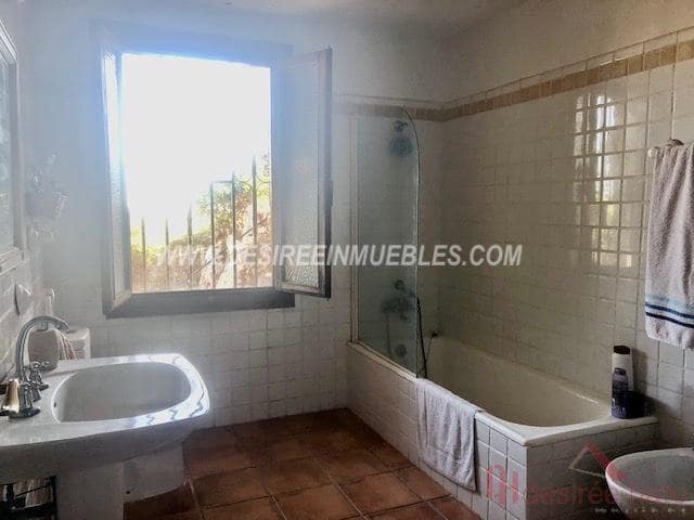 5 soveværelse Villa til salg i Chiva med swimmingpool garage - € 940.000 (Ref: 7568926)