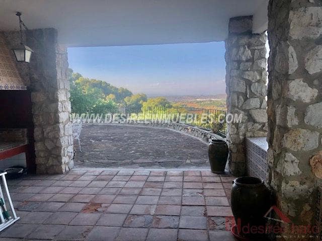 5 soveværelse Villa til salg i Chiva med swimmingpool garage - € 940.000 (Ref: 7568926)