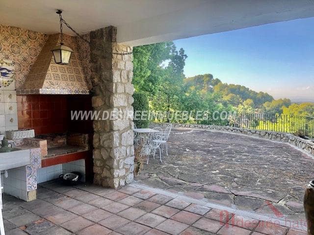 5 soveværelse Villa til salg i Chiva med swimmingpool garage - € 940.000 (Ref: 7568926)