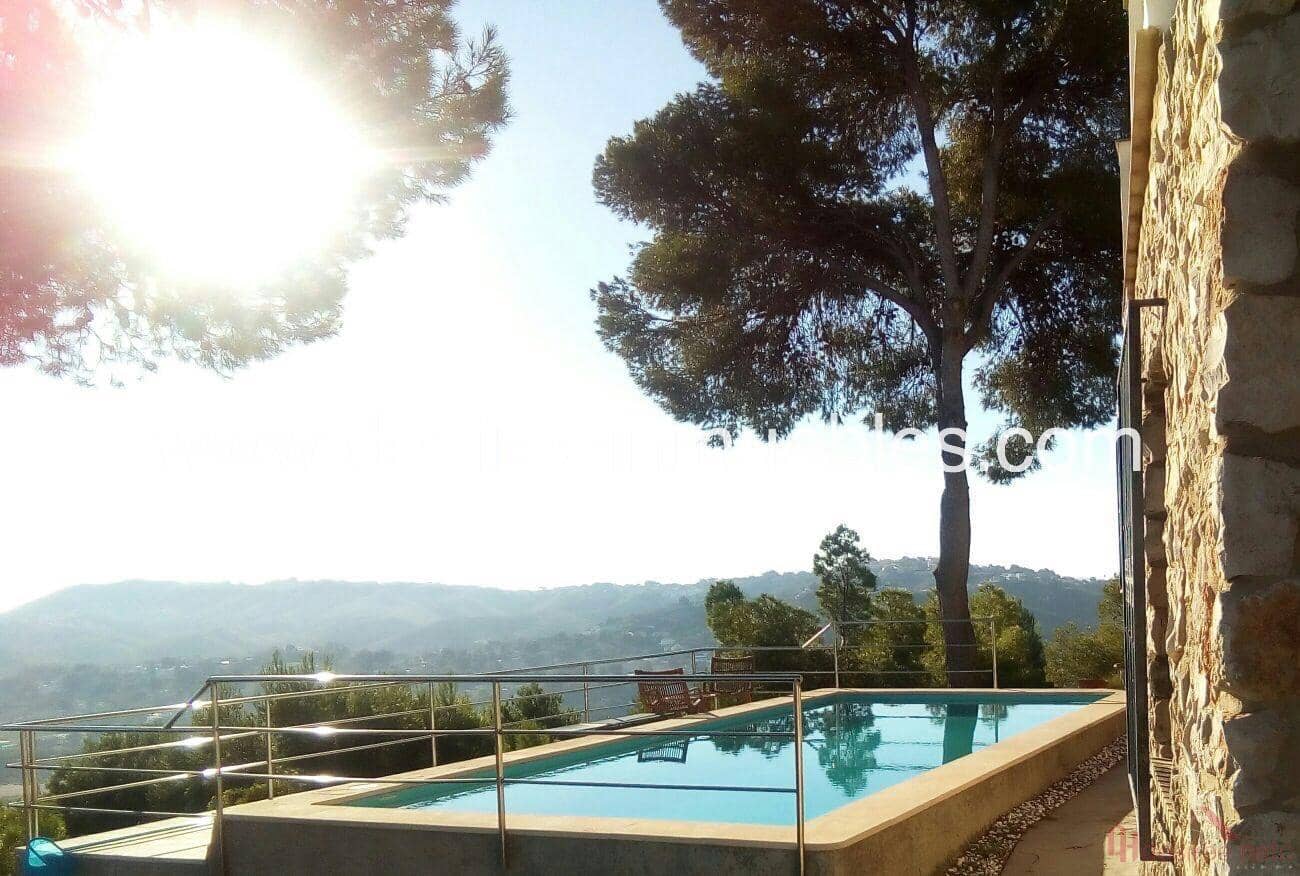 5 soveværelse Villa til salg i Chiva med swimmingpool garage - € 940.000 (Ref: 7568926)