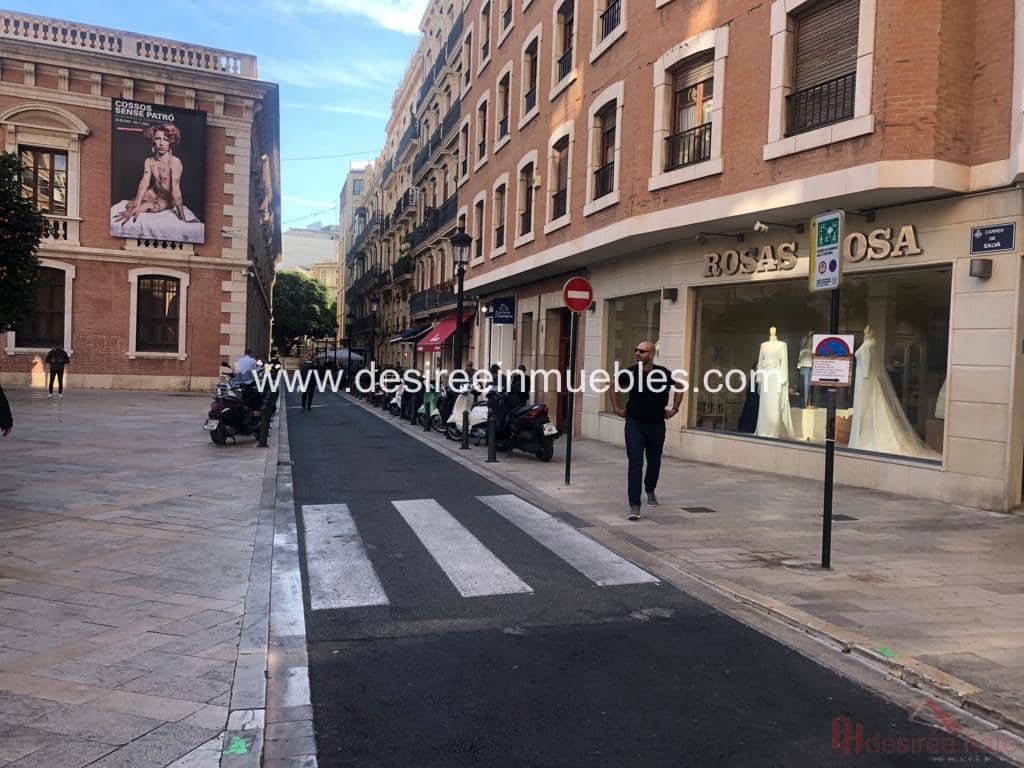 2 bedroom Commercial for rent in Valencia city - € 1,200 (Ref: 8394582)
