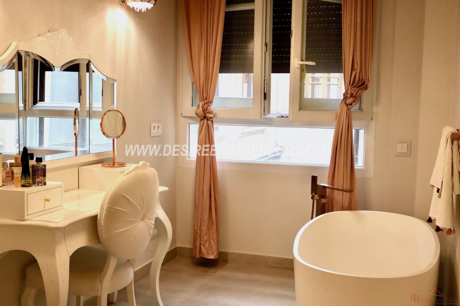 4 bedroom Flat for sale in Valencia city with garage - € 1,400,000 (Ref: 8873441)