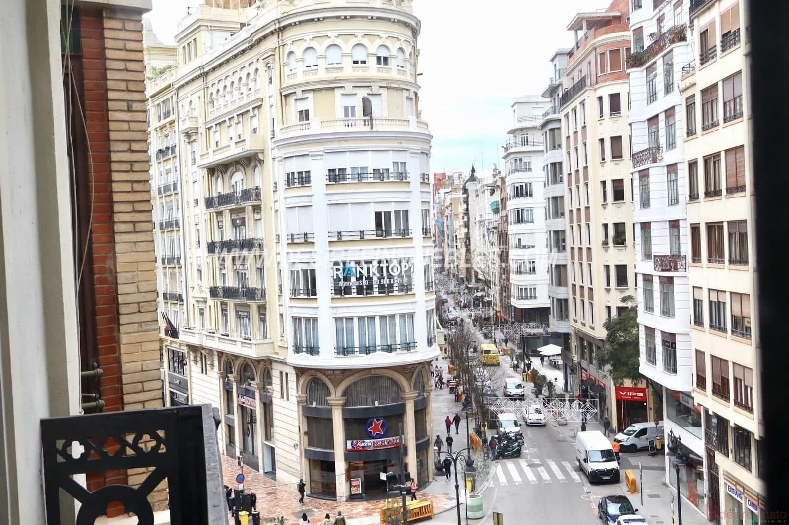 4 bedroom Flat for sale in Valencia city with garage - € 1,400,000 (Ref: 8873441)