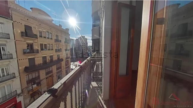 3 slaapkamer Flat te koop in Russafa, Valencia stad met garage - € 695.000 (Ref: 8948113)