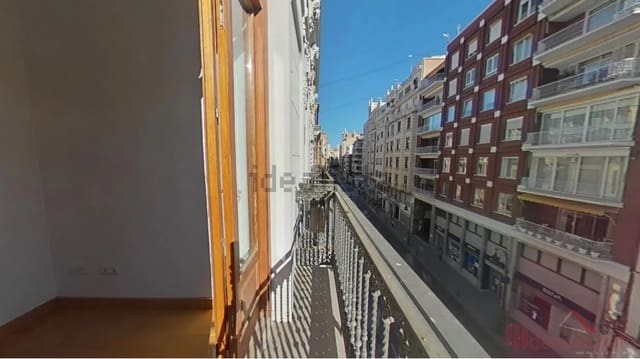 3 slaapkamer Flat te koop in Russafa, Valencia stad met garage - € 695.000 (Ref: 8948113)